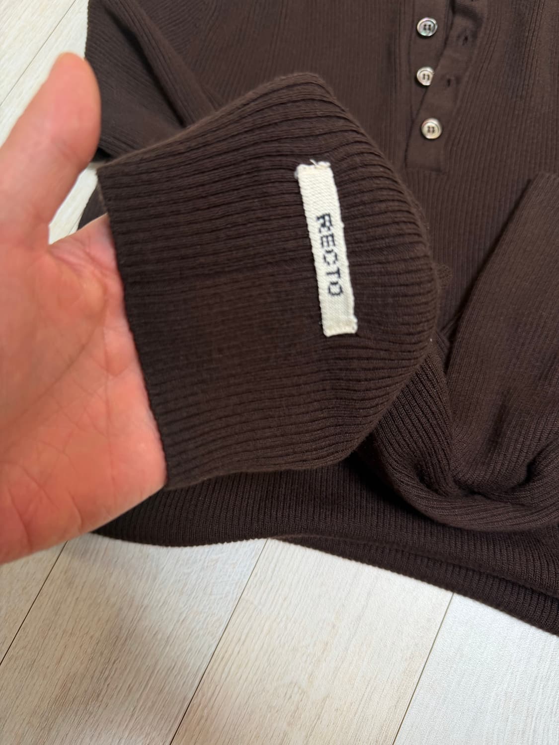 렉토 헨리넥 니트 판매합니다 상품이미지2