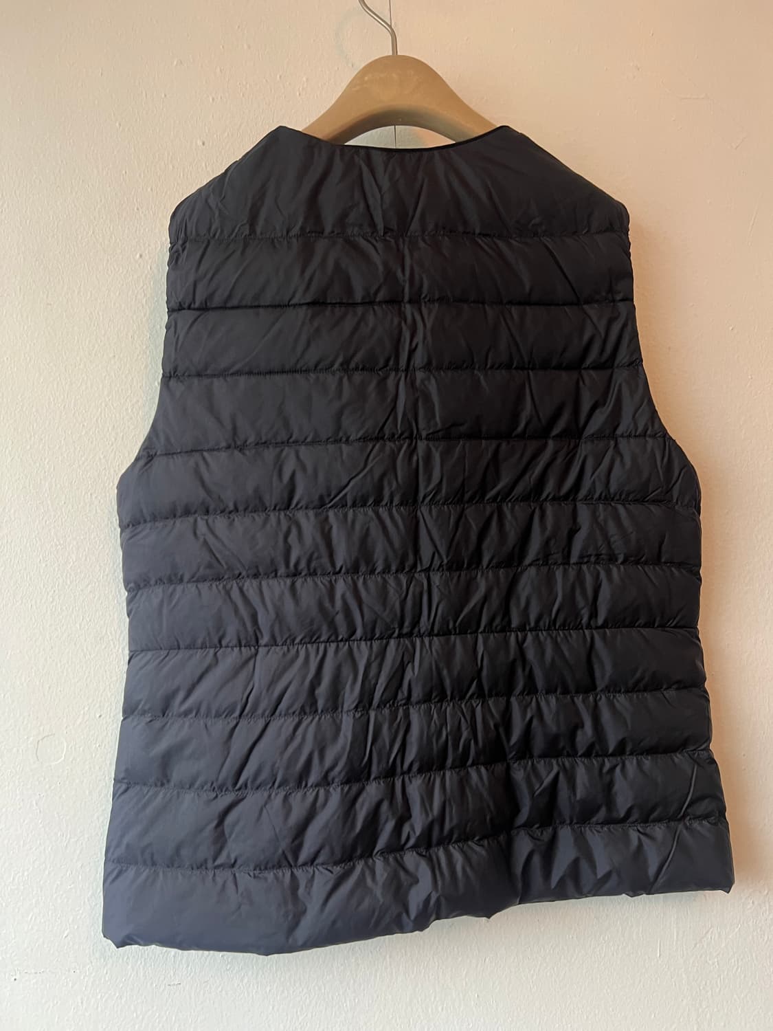 유니클로 여성 블랙 다운패딩조끼 경량패딩조끼 상품이미지3