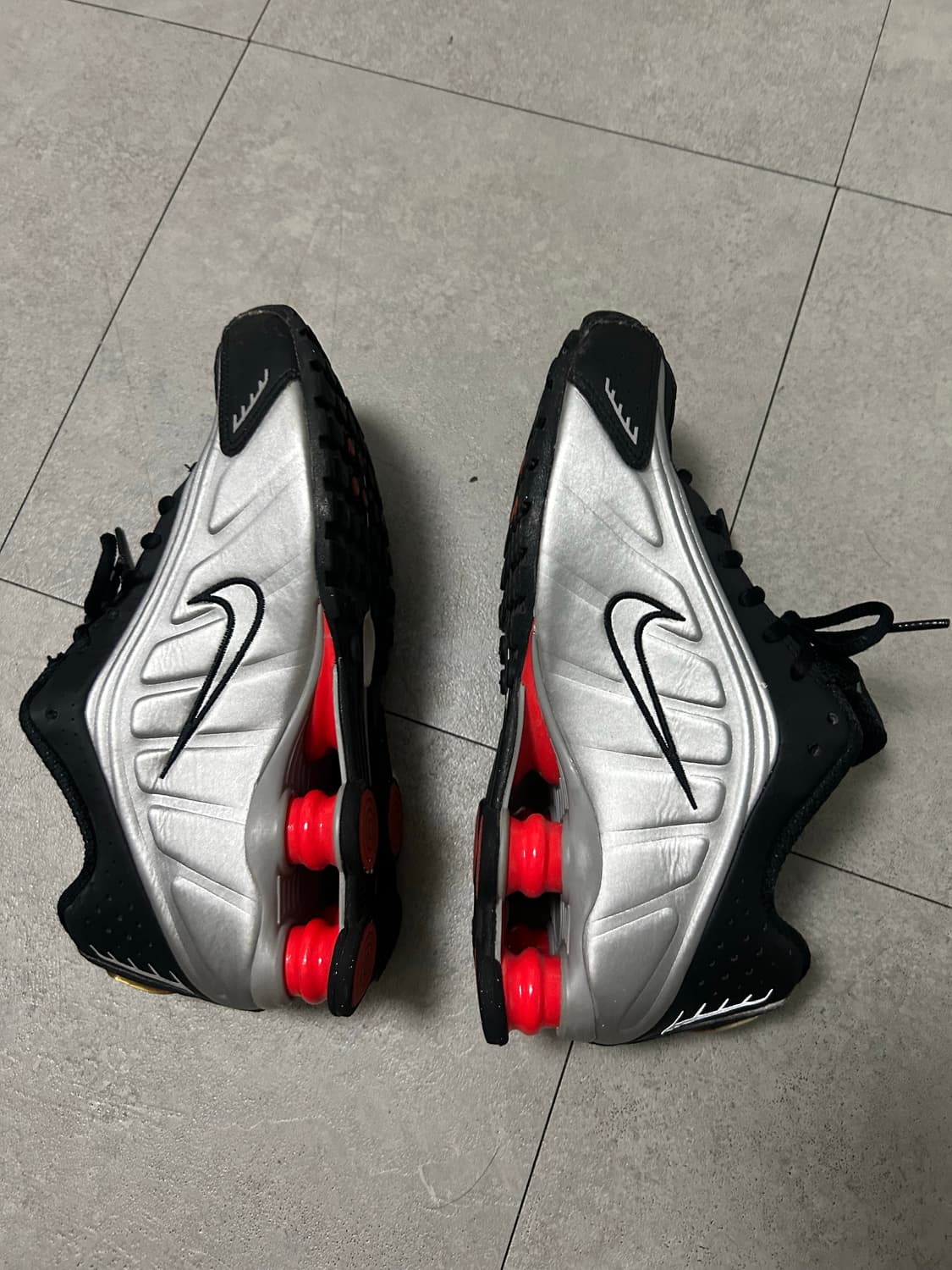 나이키 샥스 R4 블랙 앤 메탈릭 실버 235 (4.5) 상품이미지6