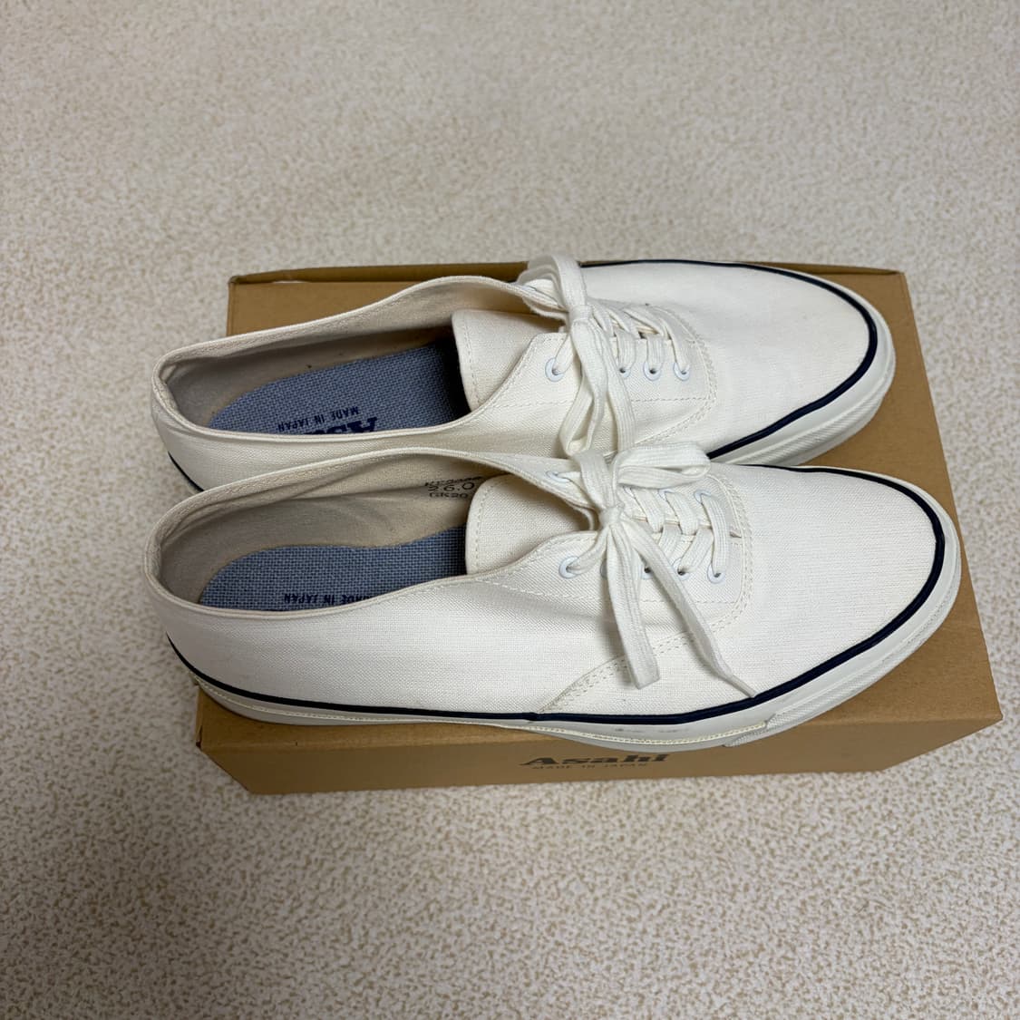 아사히 덱슈즈 화이트 스니커즈 상품이미지2