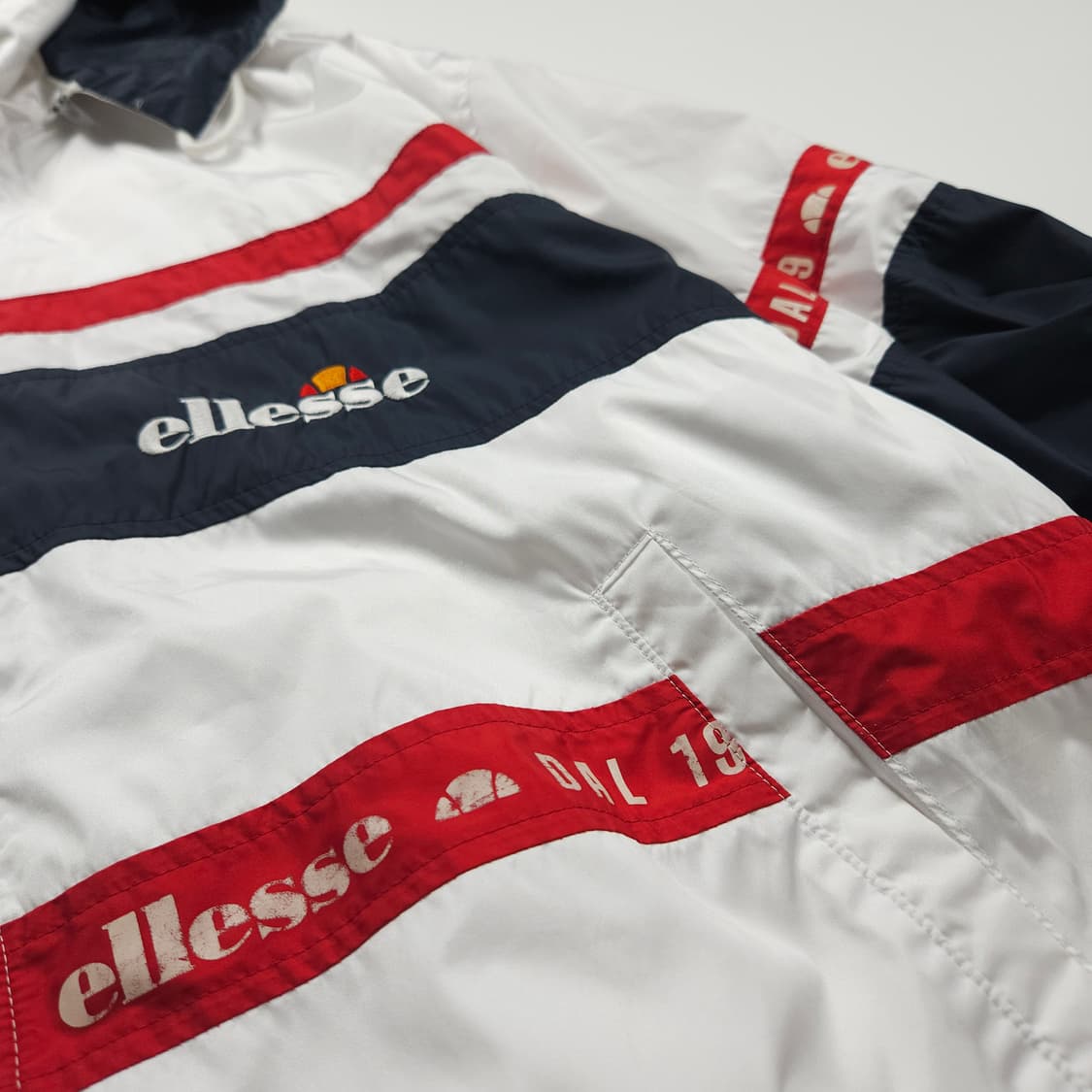 빈티지 엘레쎄 스펠아웃 화이트 배색 바람막이 (100) 상품이미지3