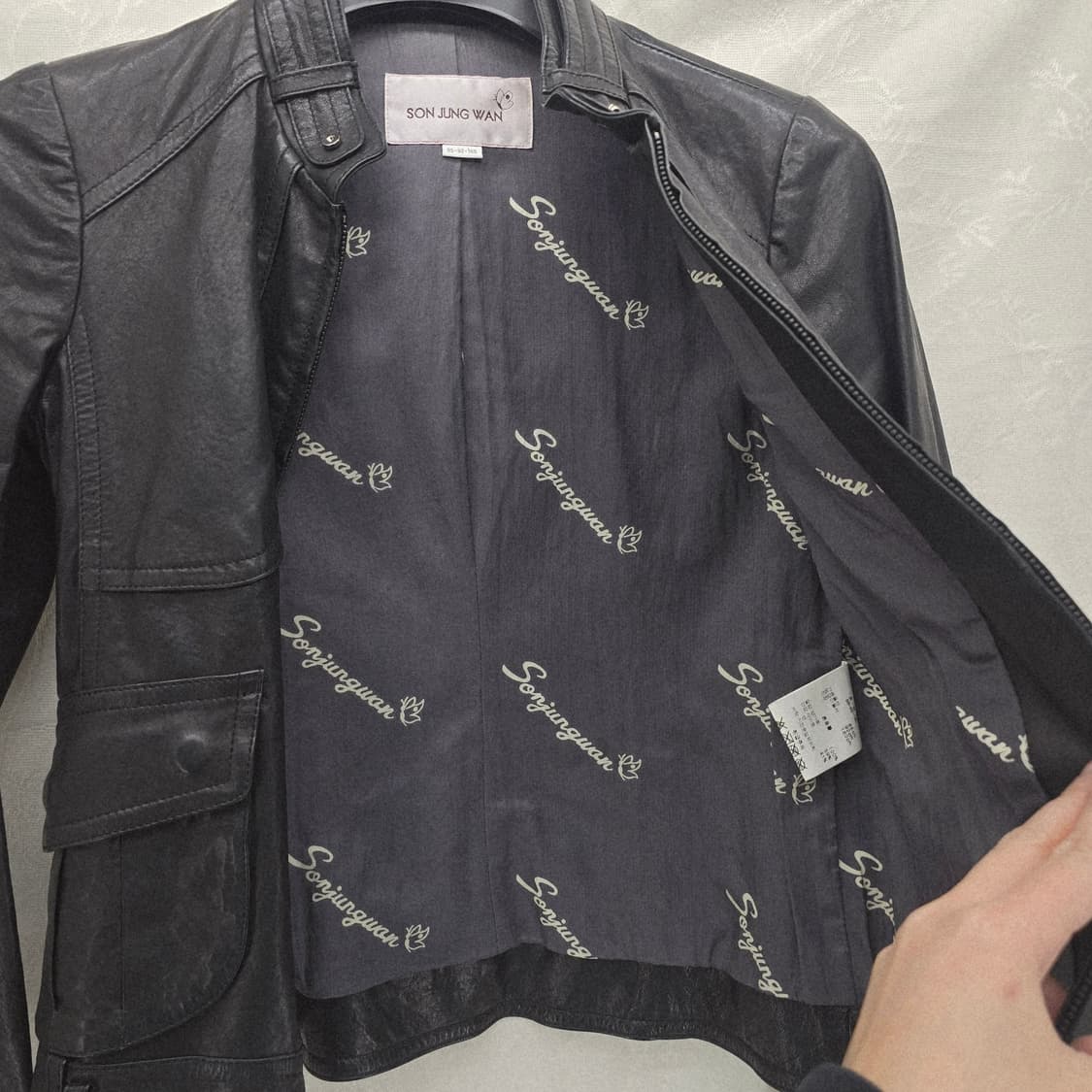SON JUNG WAN 블랙 레더 여성 라이더 자켓 상품이미지5