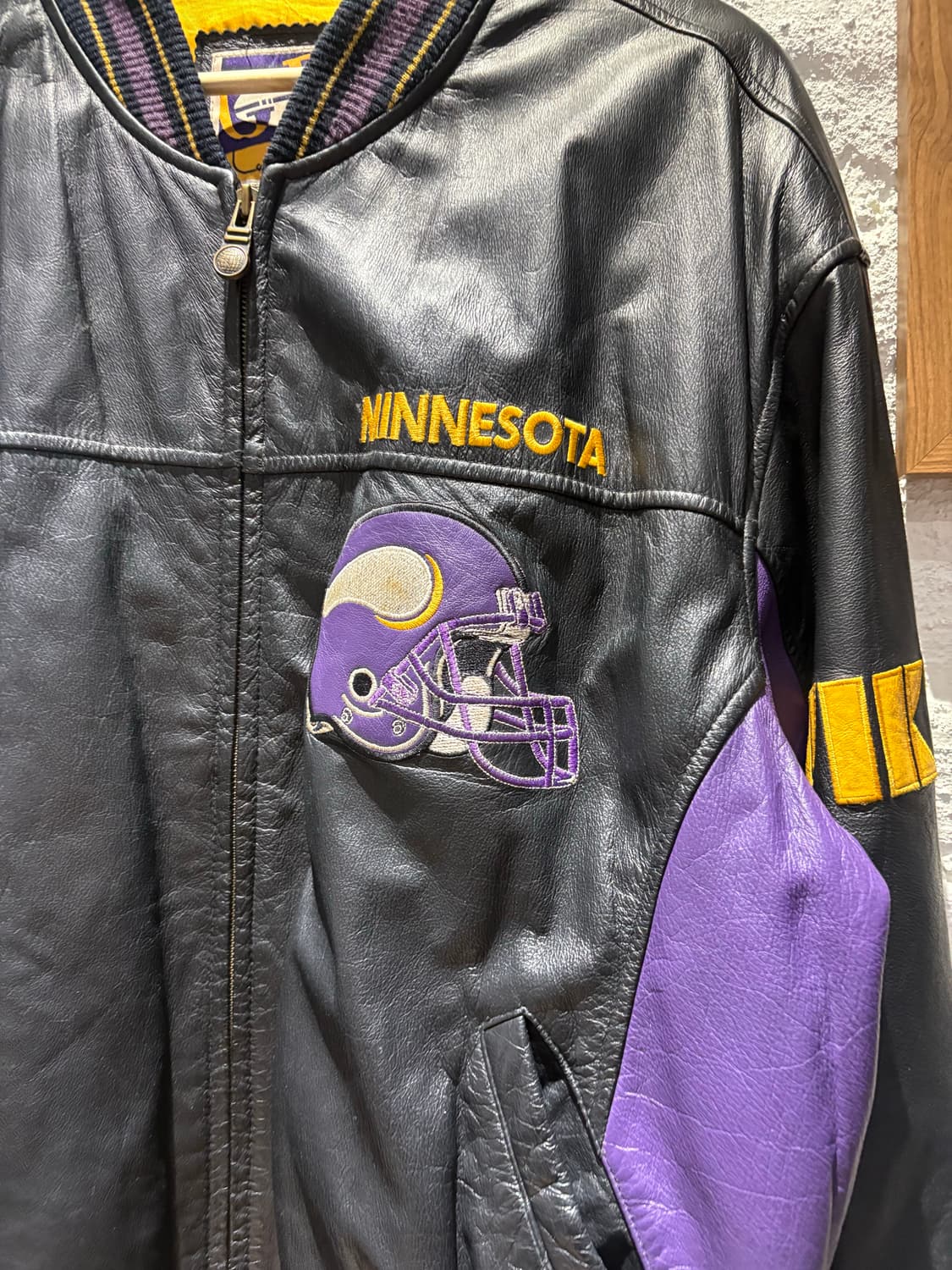 G-III NFL 미네소타 바이킹스 가죽 바시티 자켓 상품이미지4