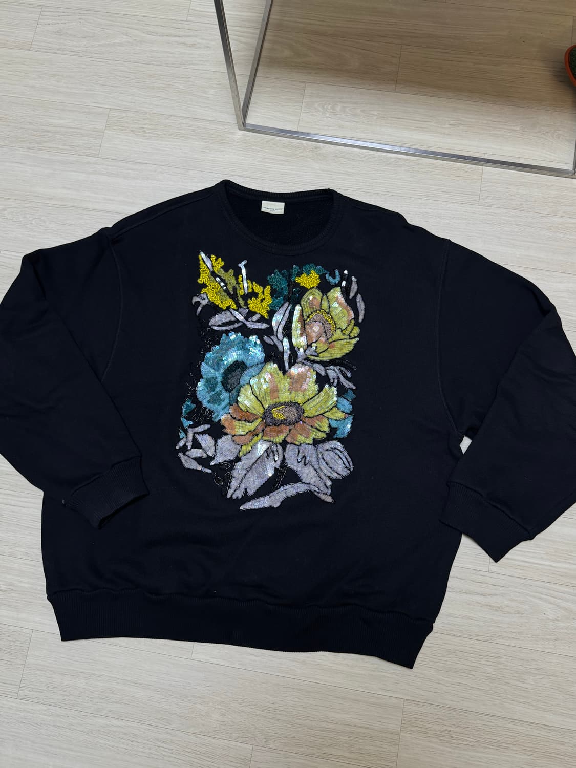 드리스반노튼 플라워 비즈 맨투맨 L 상품이미지1