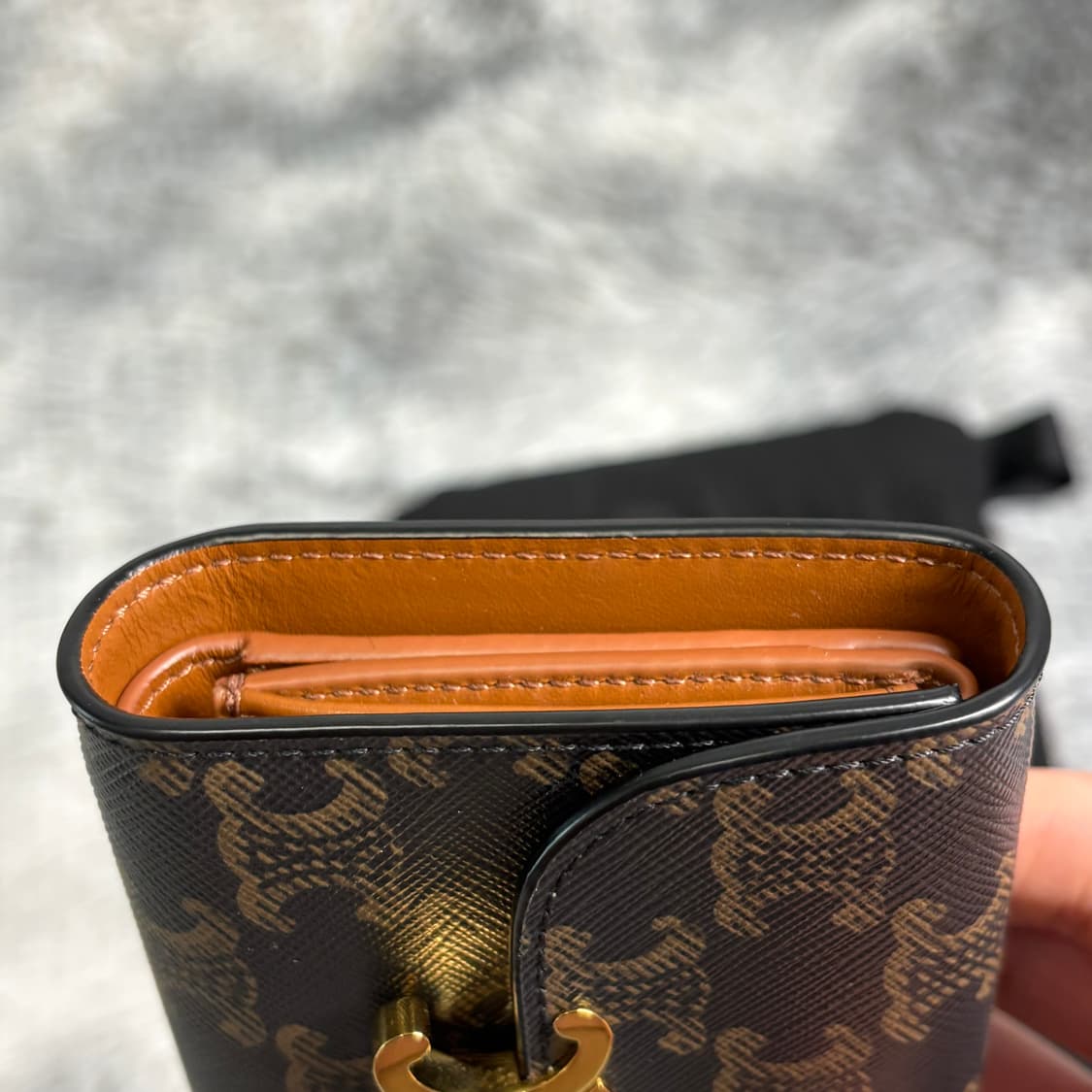 셀린느 트리옹프 반지갑 상품이미지4