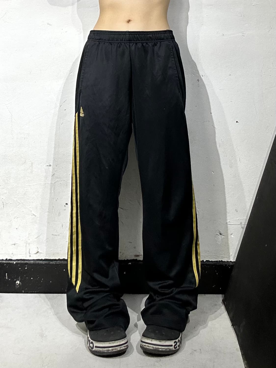 아디다스 블랙 골드 삼선 와이드 트레이닝 팬츠 L 상품이미지2