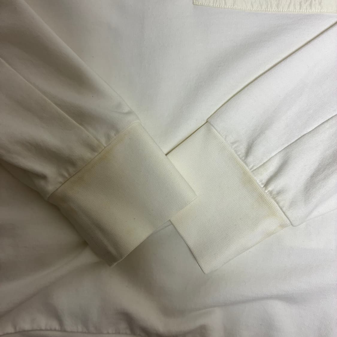 co컴퍼니 렌즈포켓 맨투맨 상품이미지3