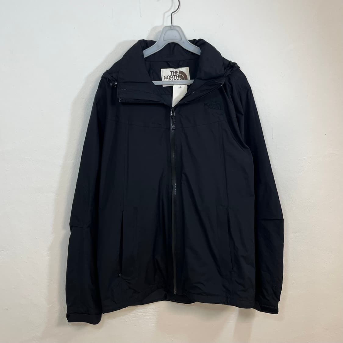 The North Face WhiteLabel black windbrek 상품이미지4