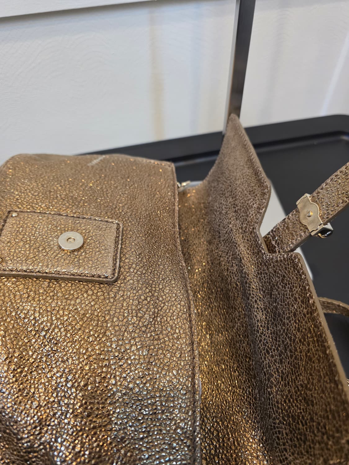 생로랑 파리 메탈릭 골드가죽 엠마 체인 숄더백 상품이미지7