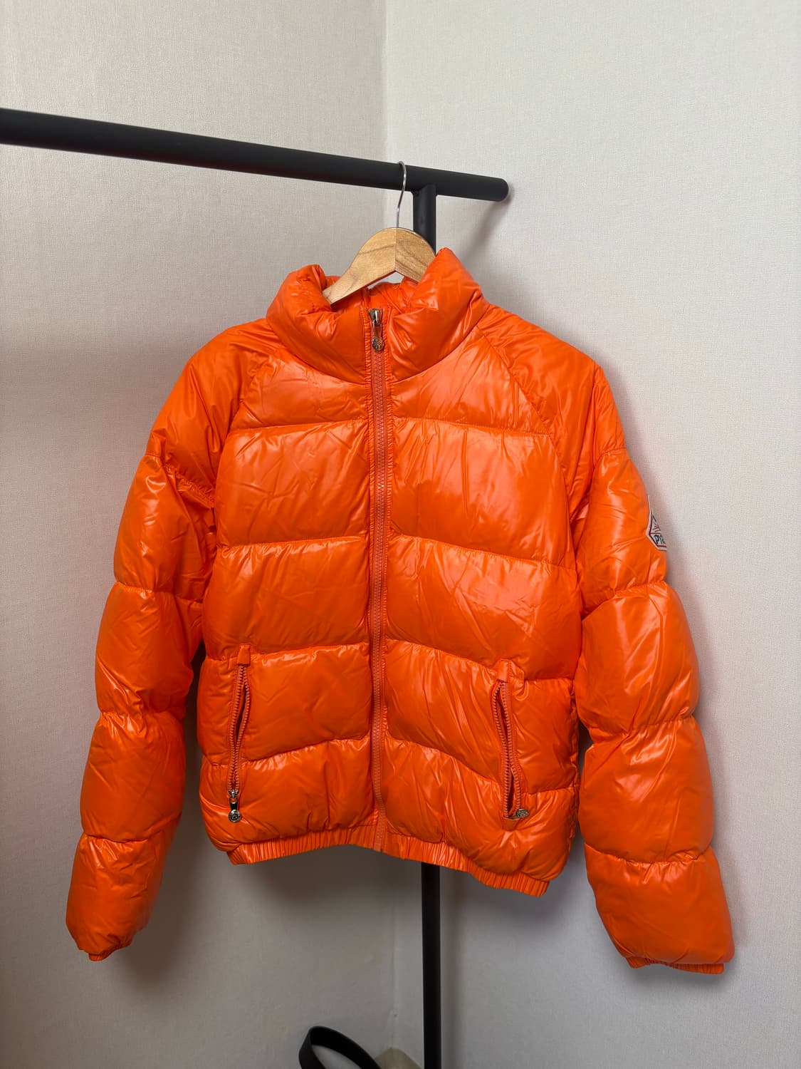 피레넥스 유광 주황색 패딩 상품이미지1