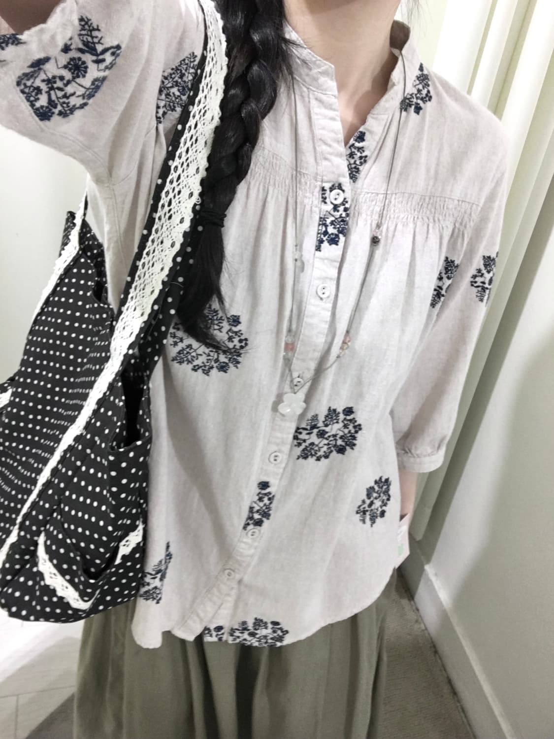 Natural oatmeal embroidery blouse 상품이미지7