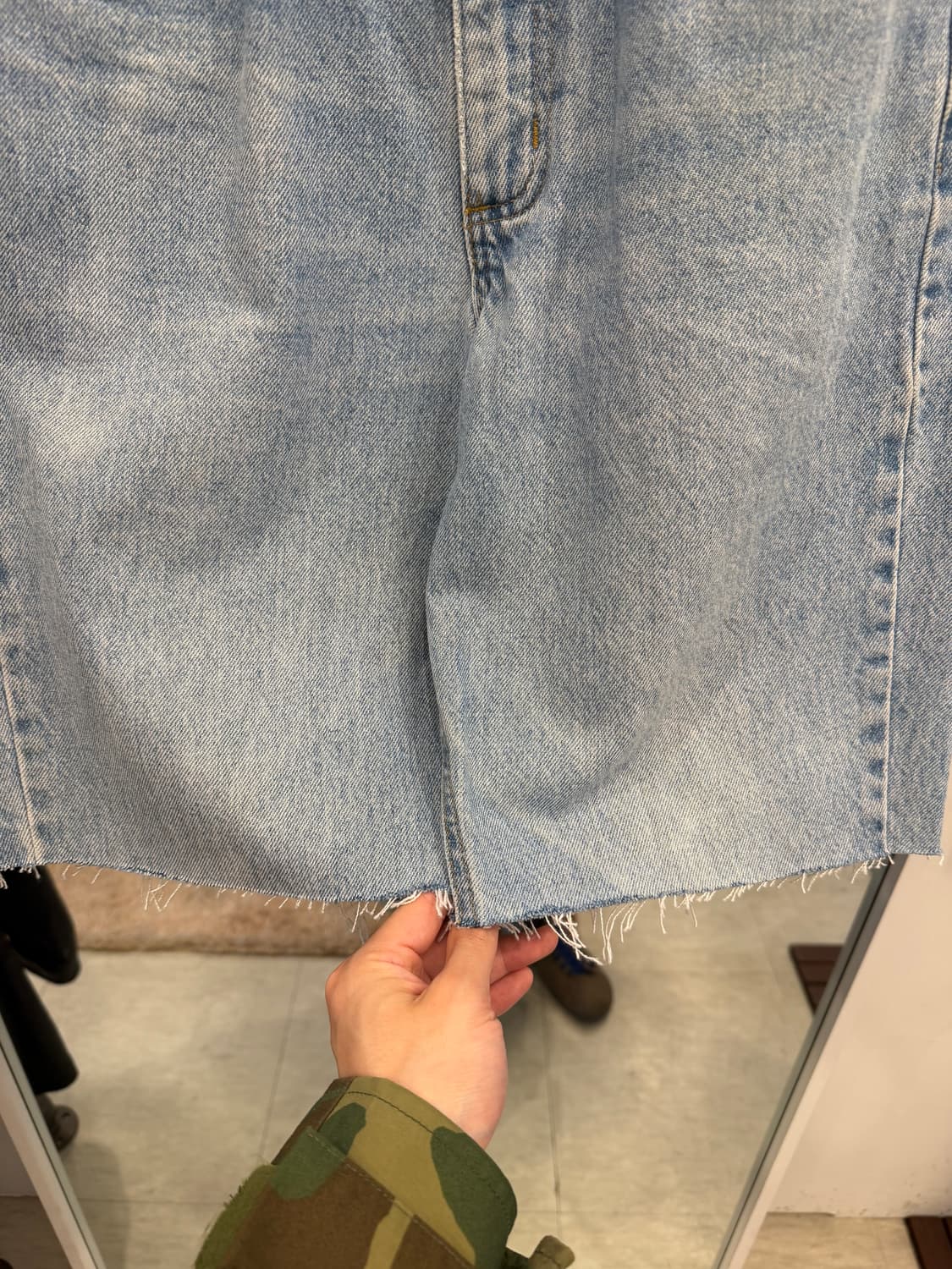 Carhartt 칼하트 컷오프 데님 쇼츠 (31inch) 상품이미지4