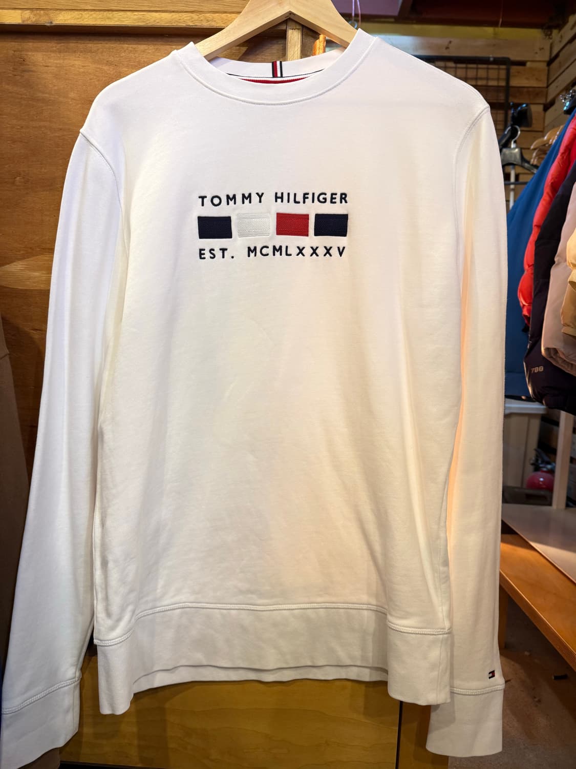 타미힐피거 자수 화이트 맨투맨 상품이미지1