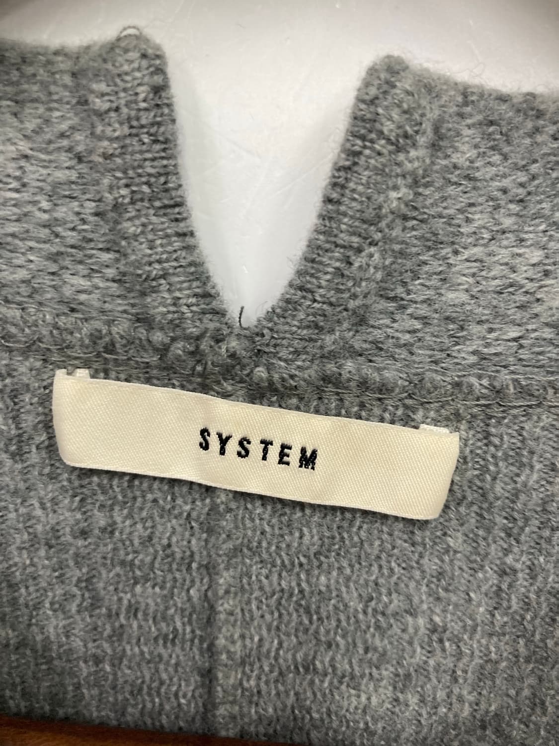 절개 포인트 니트 상품이미지3