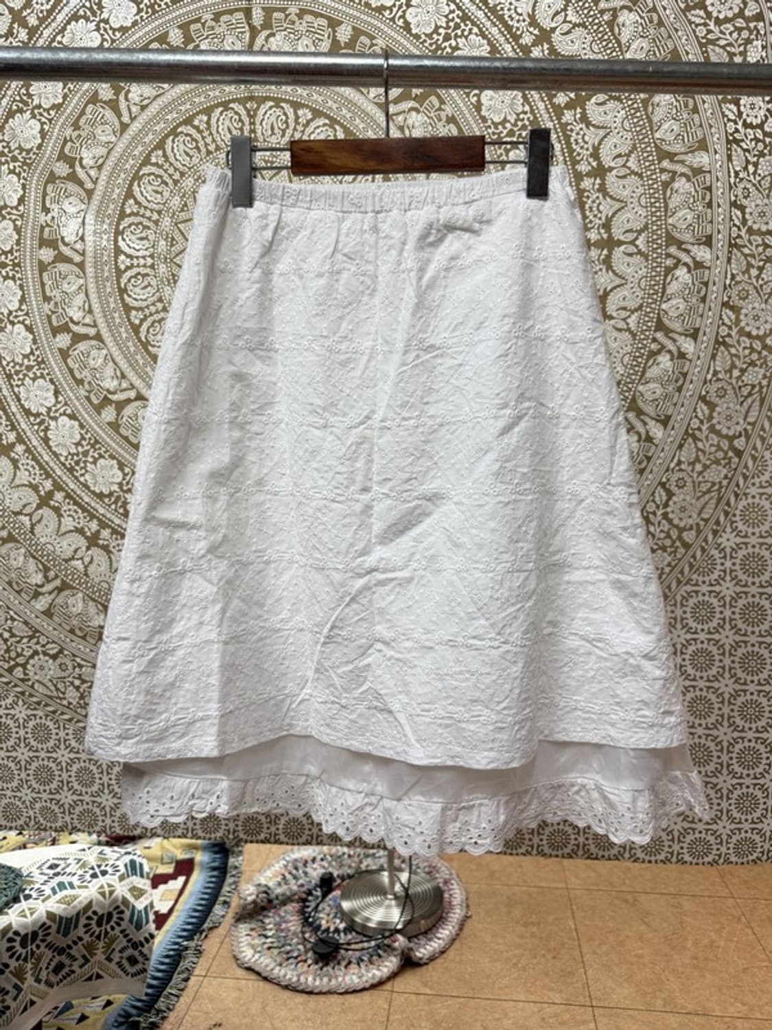 제페니즈 빈티지 여성 플라워펀칭 밴딩 미디스커트 상품이미지3