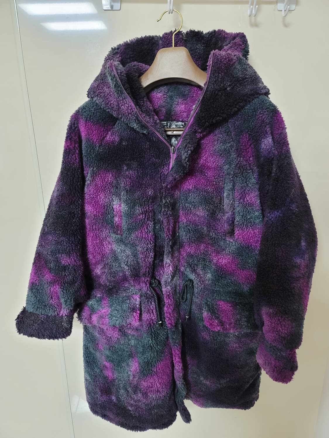 더일마 뽀글이 후드 롱코트 M 95사이즈 상태극상

 상품이미지1