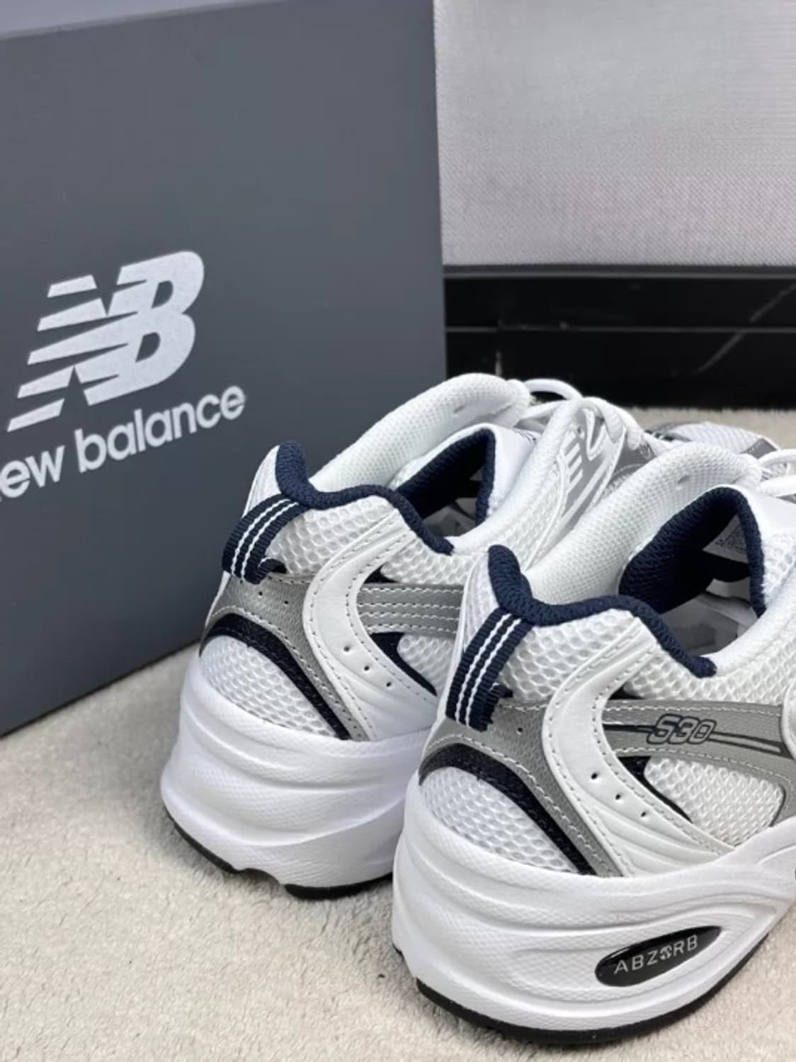 뉴발란스 정품 화이트/실버 운동화 풀박스 270mm 상품이미지3