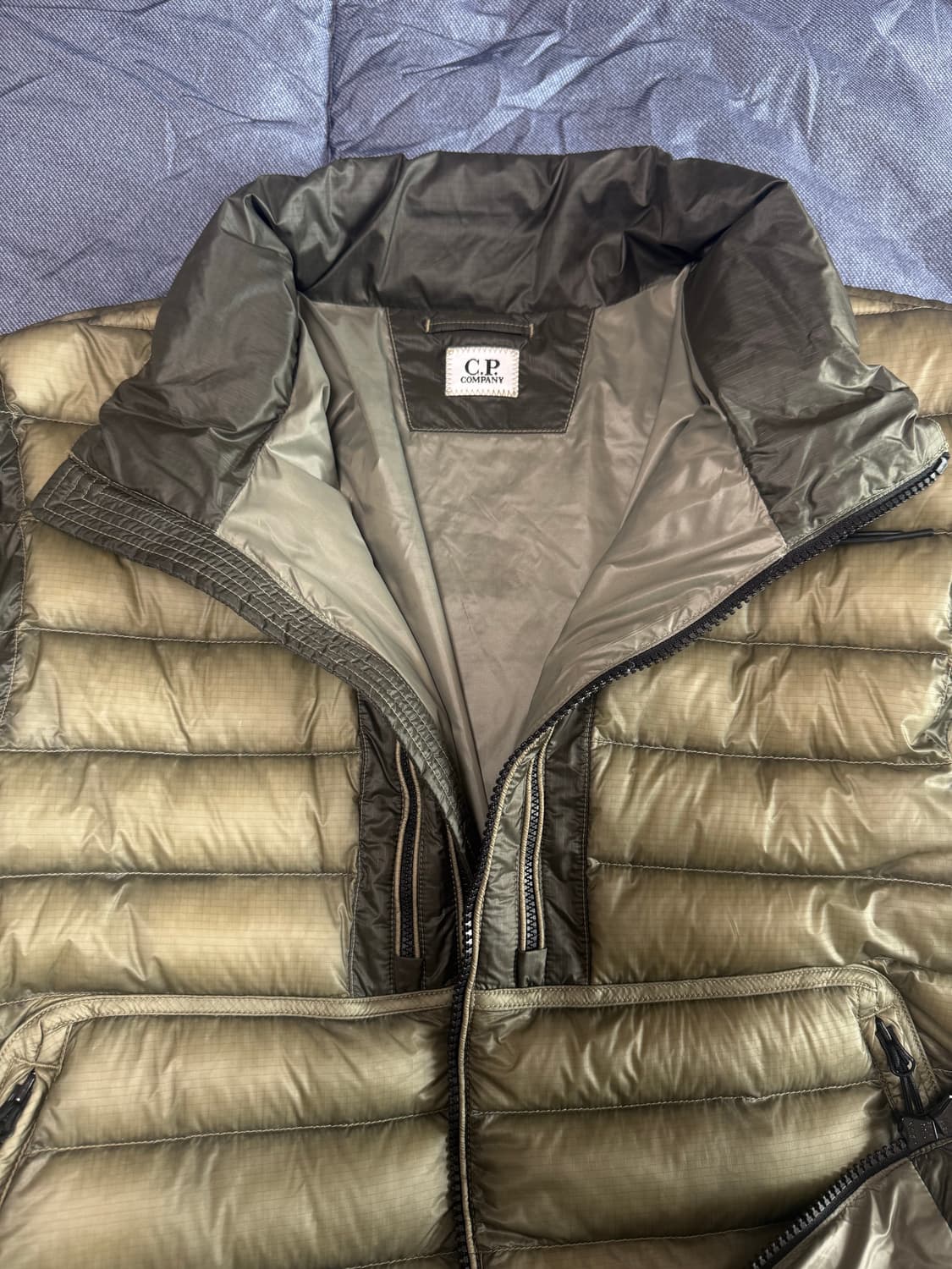 급처) CP컴퍼니 D.D 쉘 고글 다운 자켓  25FW 상품이미지7