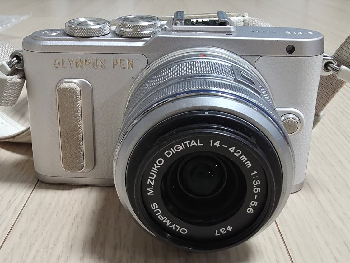 올림푸스 펜 E-PL8 미러리스 디지털카메라 상품이미지1