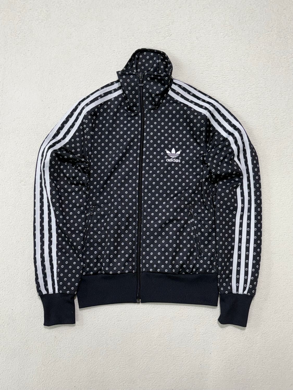 아디다스 파이어버드 립 입술 여성용 백로고 크롭 블랙 화이트 검흰 져지 상품이미지1