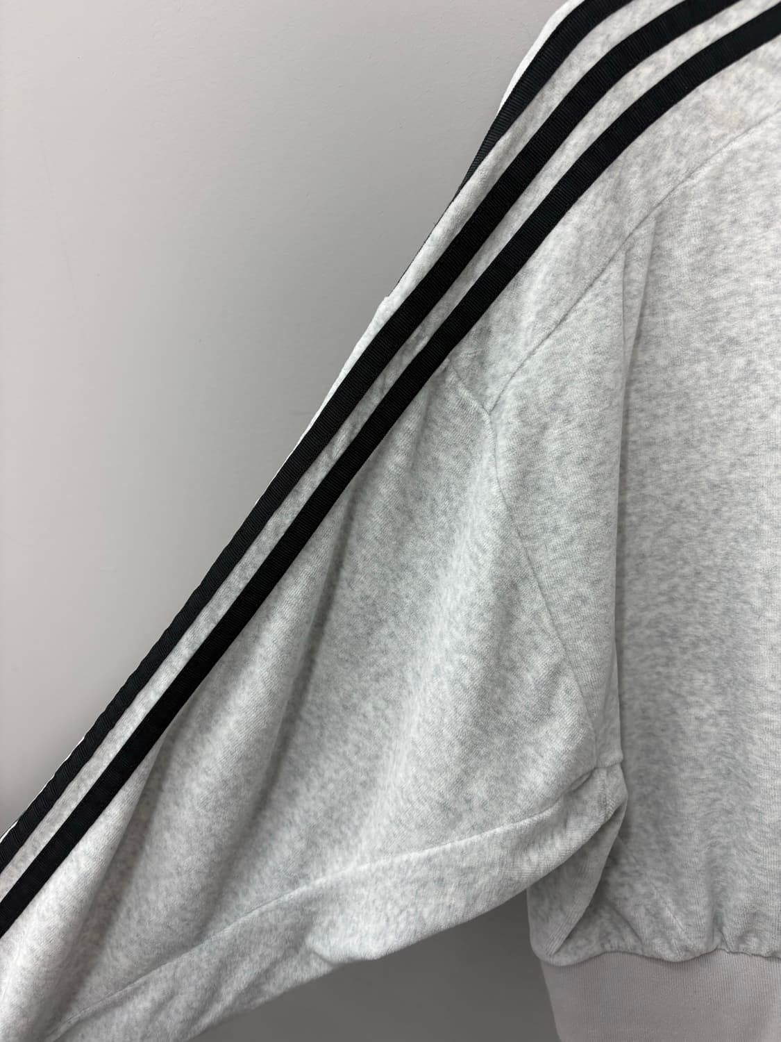 아디다스 벨루어 크롭 후드티 A2453 상품이미지4