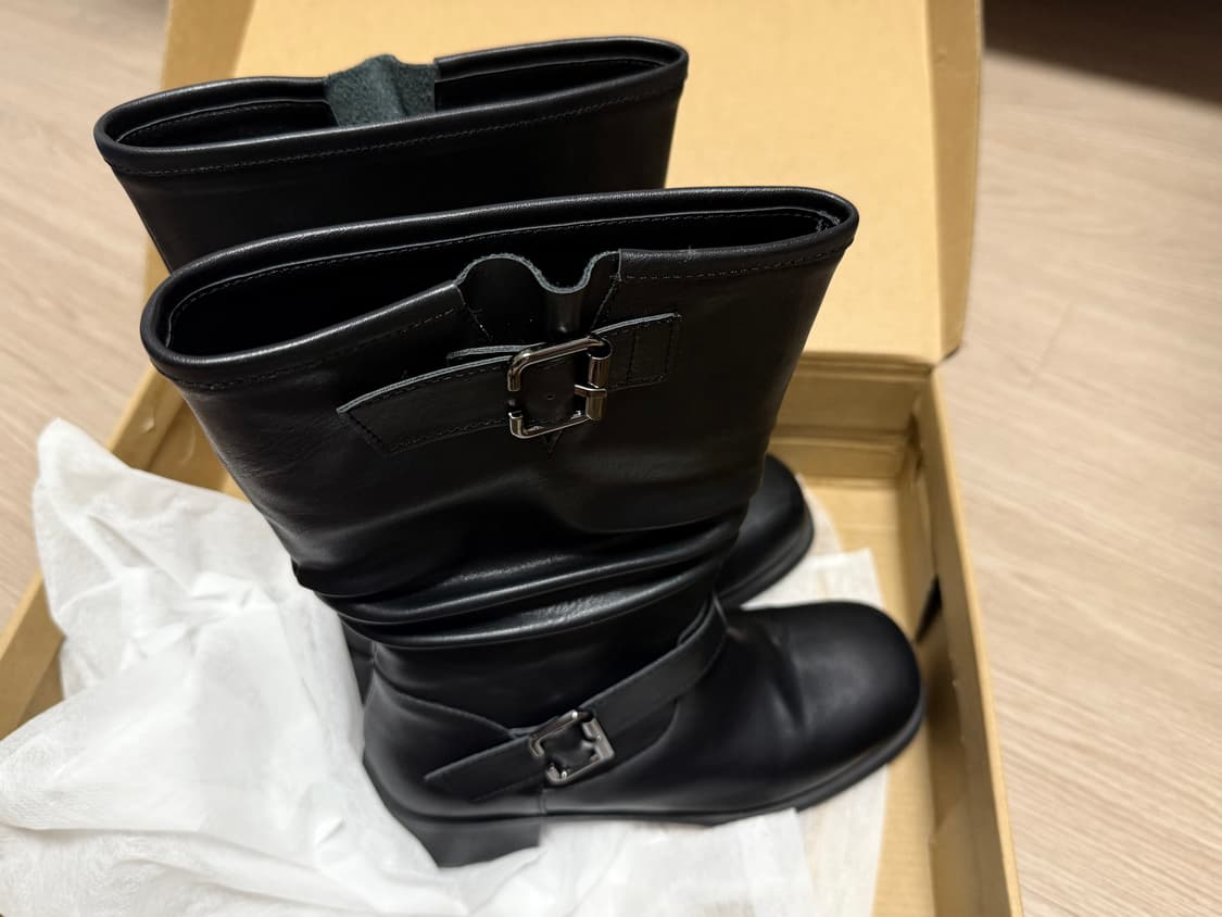 [블랙업] 메이터 버클 셔링 미들부츠 | size 230 상품이미지3