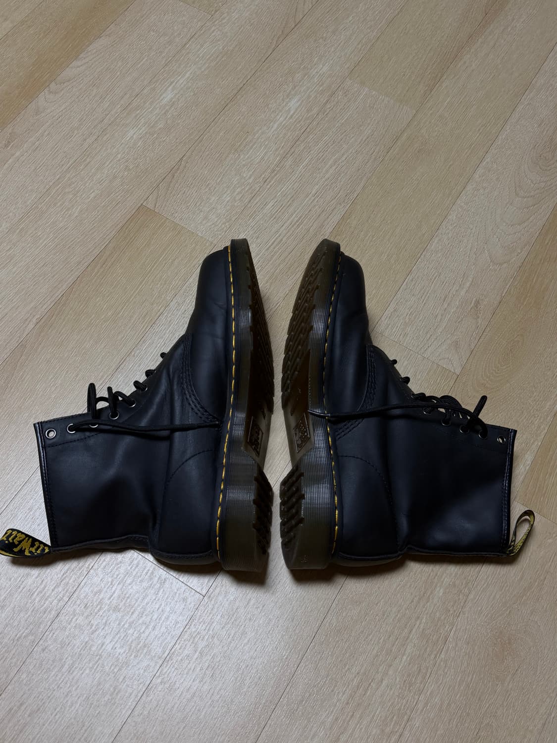 Dr.Martens 닥터마틴 11822 8홀 워커 부츠 상품이미지2