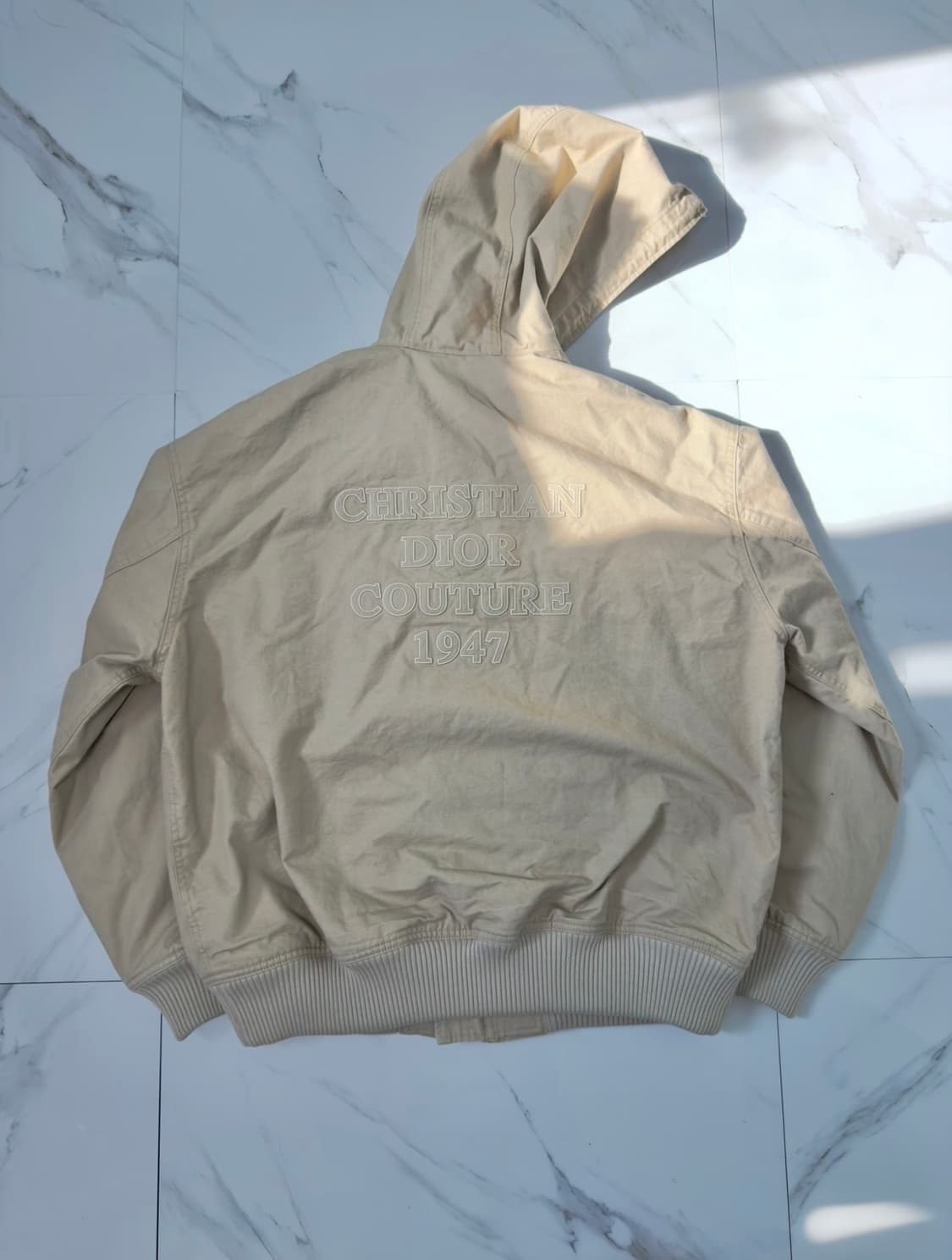 디올 꾸뛰르 시그니처 1947 트러커 후드 자켓 48 한글택 상품이미지4