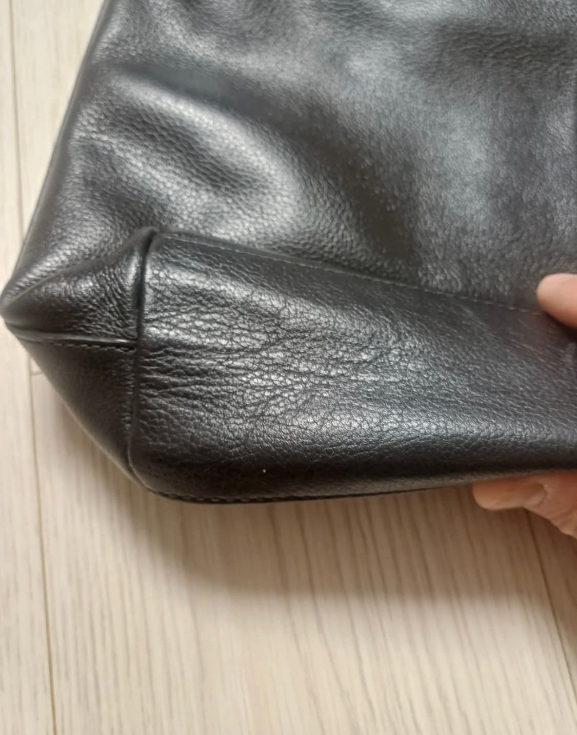 코치 남성 가죽 크로스백 상품이미지4