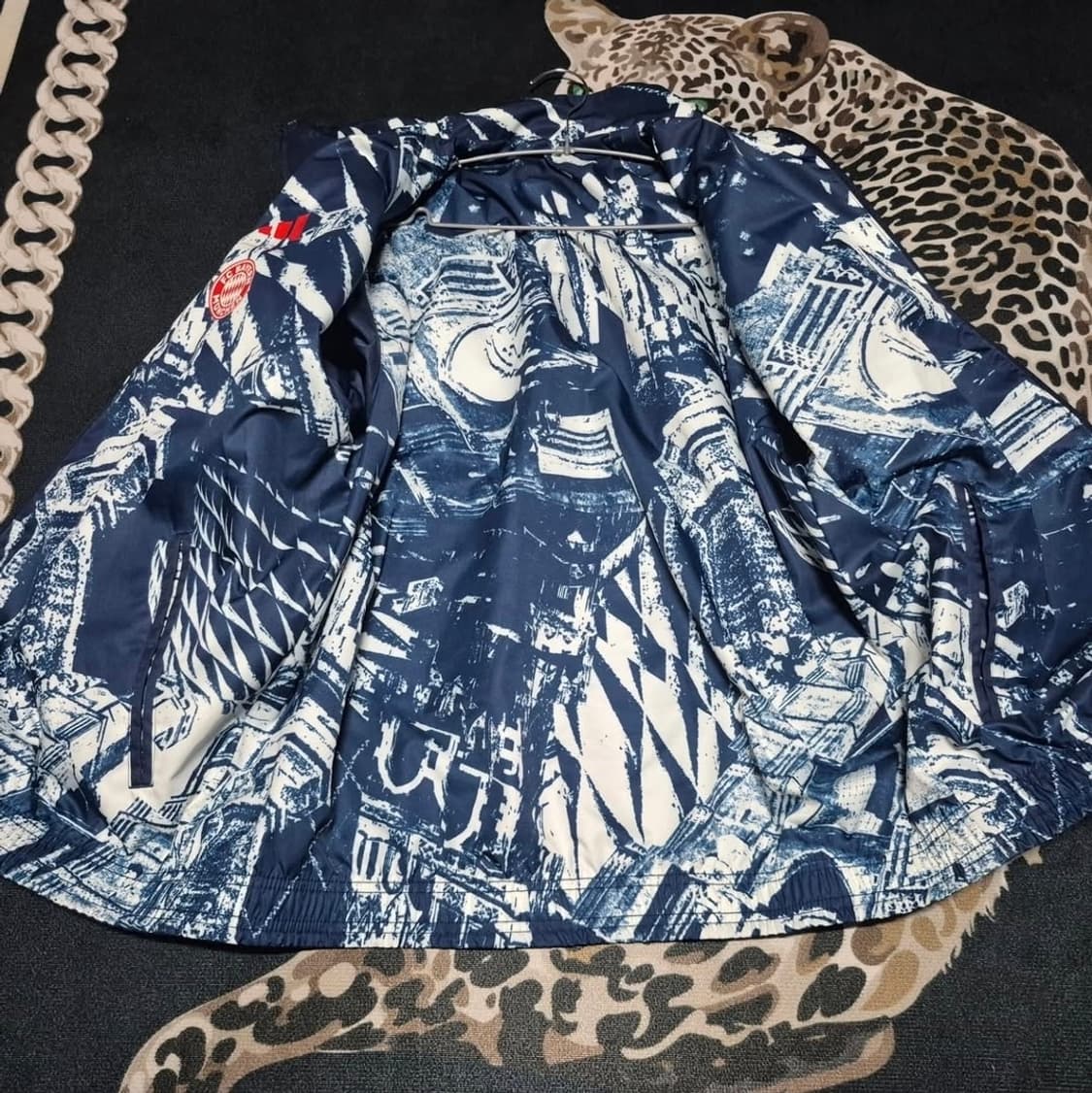 아디다스 X 바이에른 뮌헨 리버시블 앤섬 자켓 2XL 상품이미지1