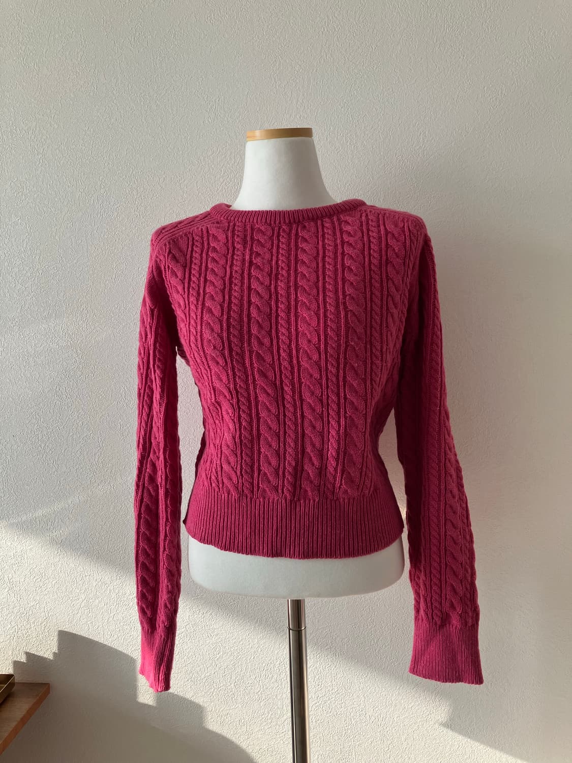 슬로우무드 핫핑크 케이블니트 에이블리 지그재그 상품이미지1