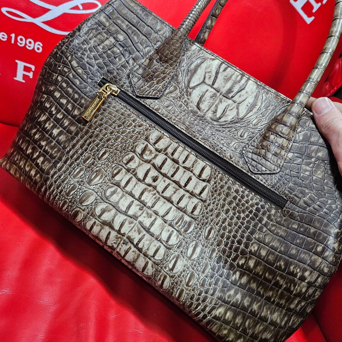 피에르가르댕 크로커다일 카키 브라운 레더 토트백  상품이미지3