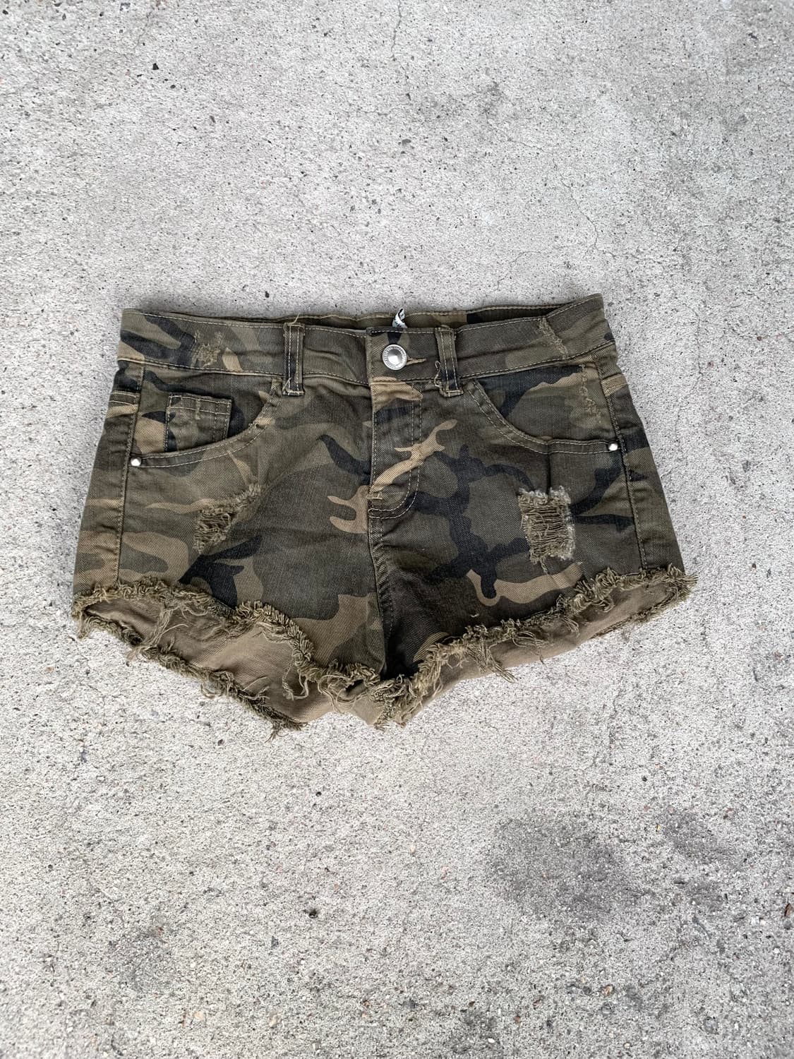 Camo distressed micro-shorts  상품이미지2