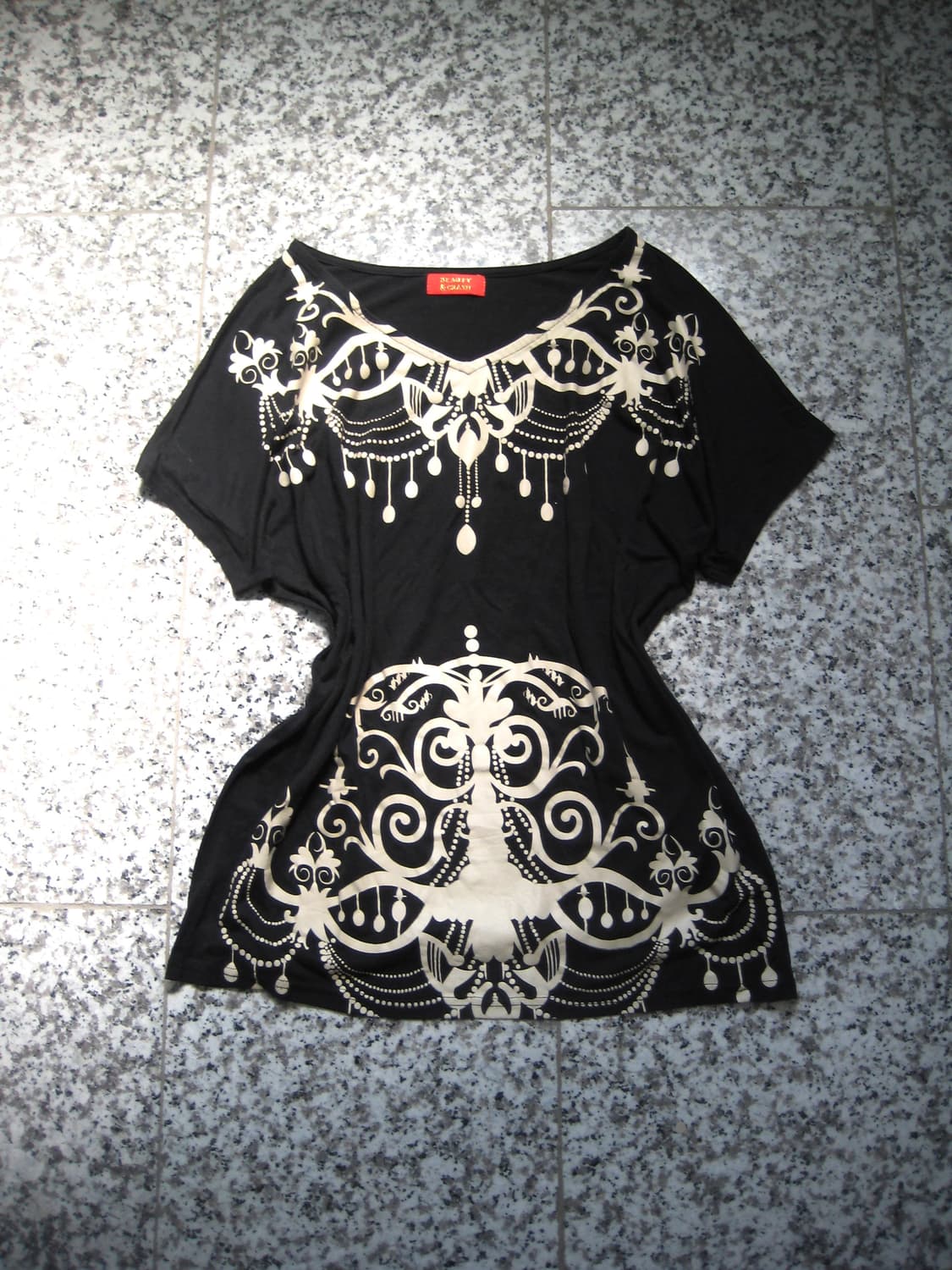 Baroque Graphic Black Loose Top 상품이미지3