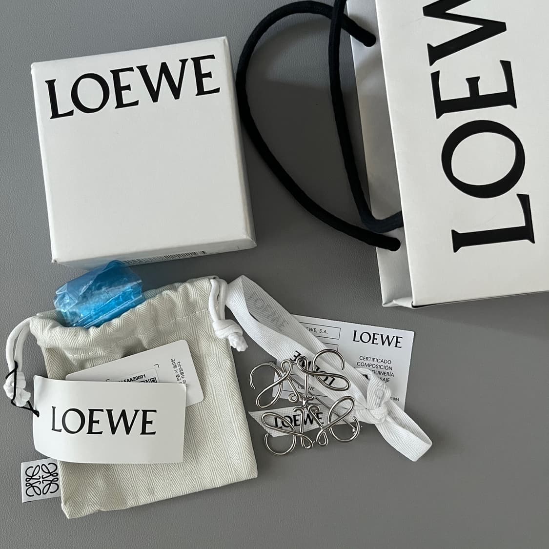 로에베 애너그램 브로치 상품이미지1