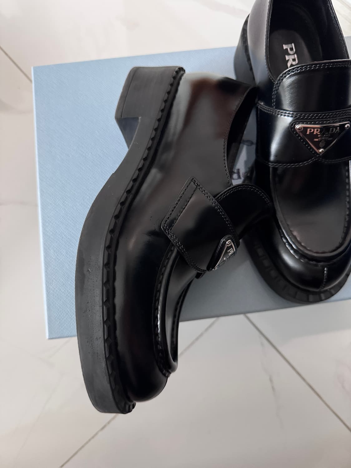 [37] 프라다 초콜릿 브러시드 로퍼 블랙 상품이미지3