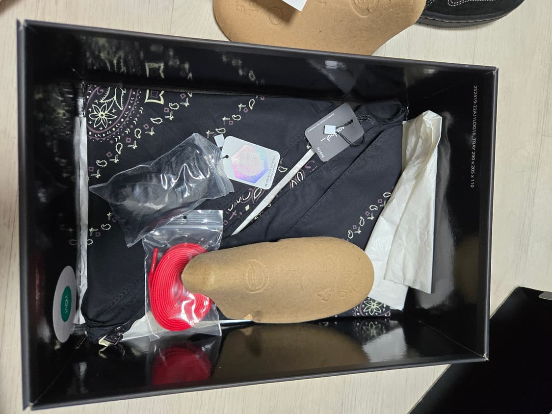 트래비스 스캇 블랙팬텀 255사이즈팝니다 상품이미지5