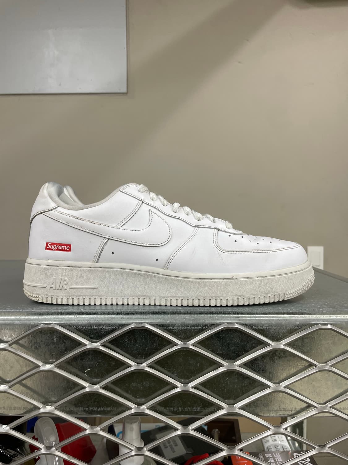 나이키 X 슈프림 에어포스 1 화이트 275 상품이미지4