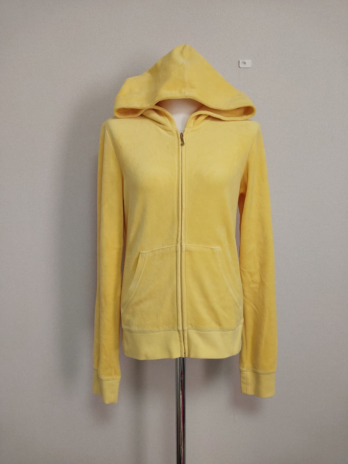 쥬시꾸뛰르 옐로우 벨벳 후드 집업 y2k 상품이미지1