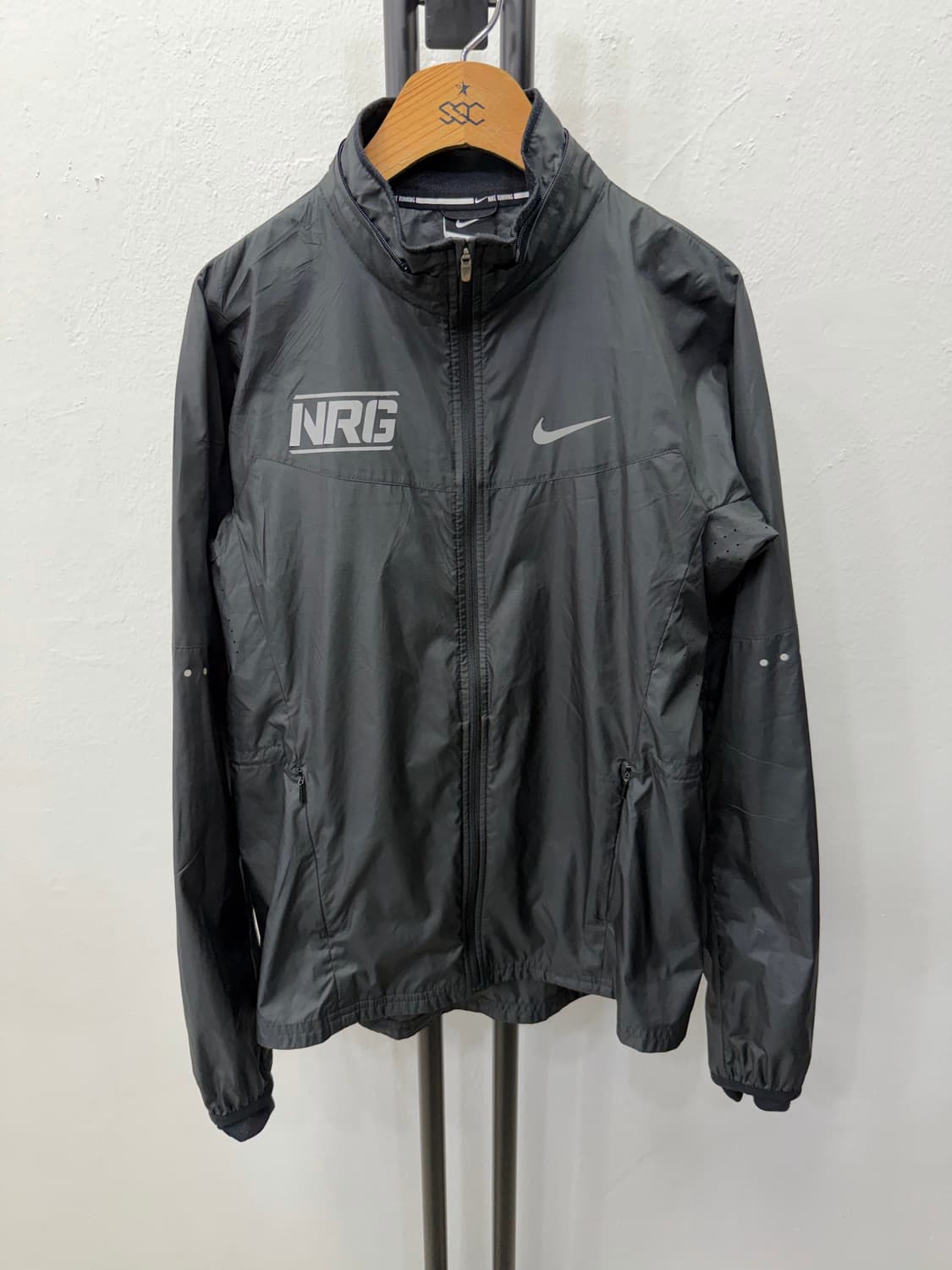 정품) 나이키 러닝 여성 NRG 블랙 바람막이 자켓 M 상품이미지1