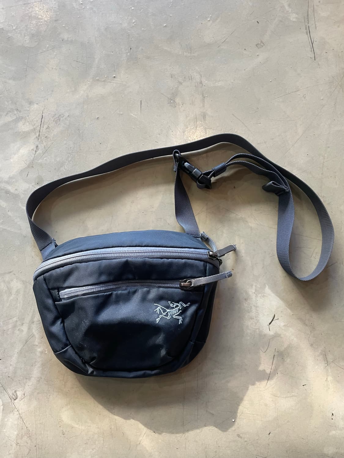 아크테릭스 맨티스 1 웨이스트팩 그레이 상품이미지1