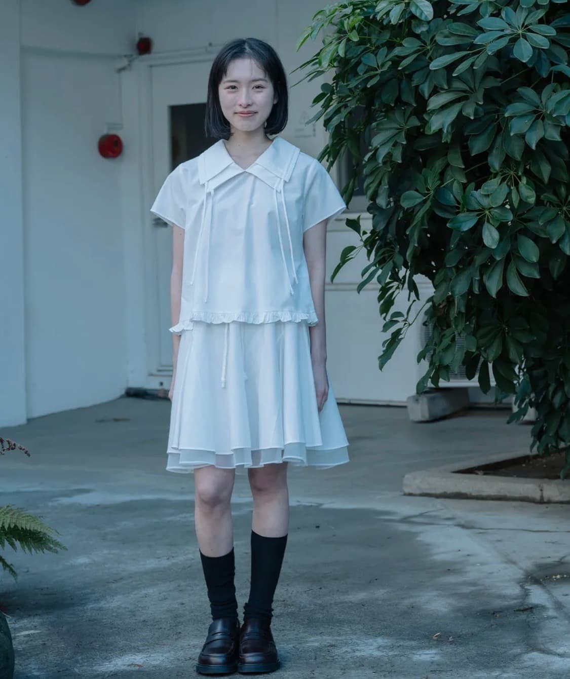 오헤시오 세일러 카라 프릴 블라우스 화이트 상품이미지3