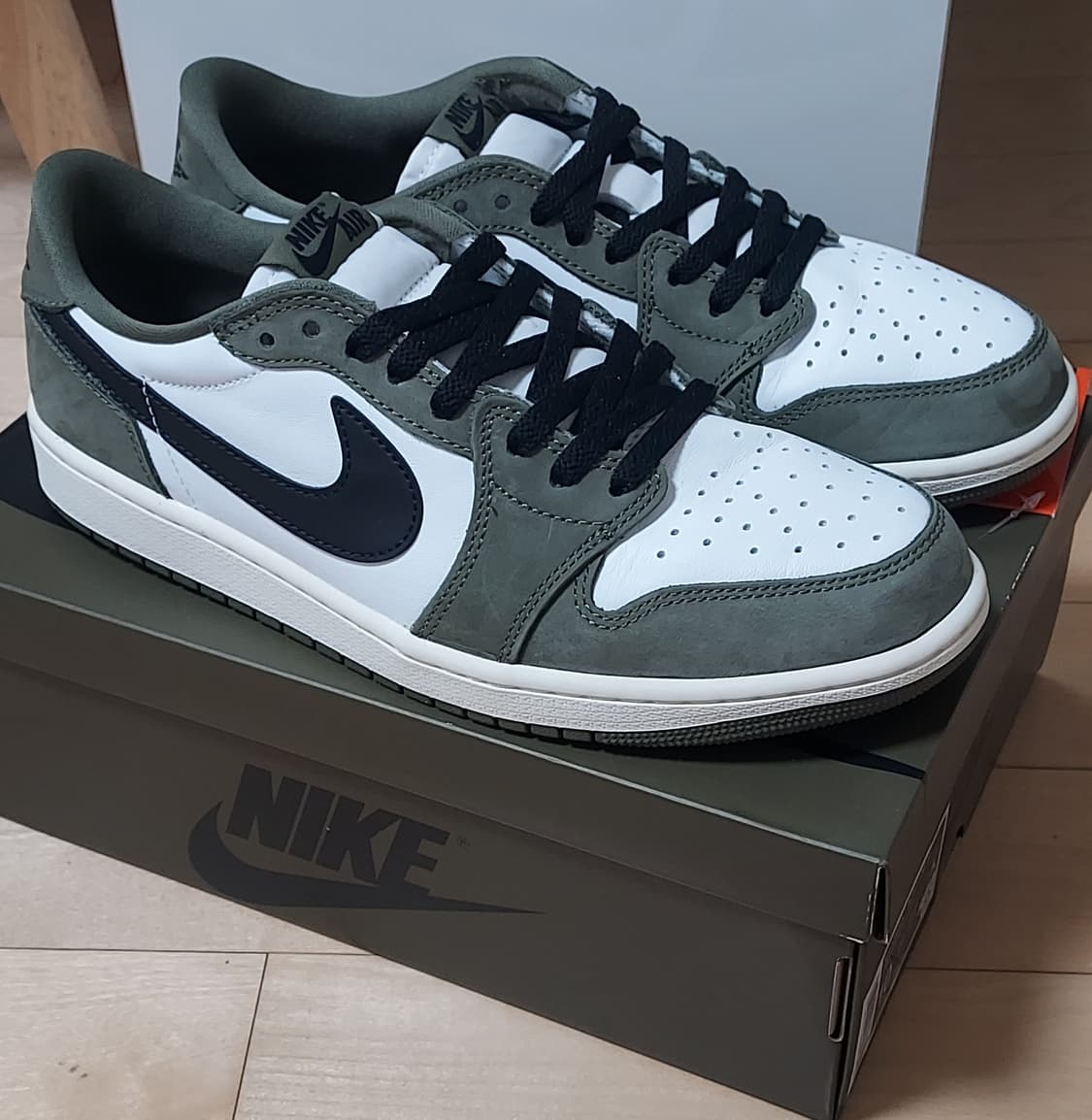 (280)나이키 조던1로우 OG 미디엄 올리브 블랙  상품이미지4