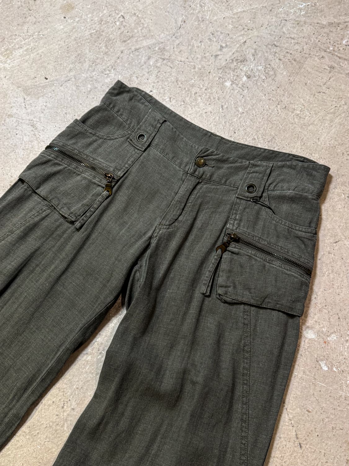 Khaki Zip Cargo flare pants  카키 플레어 카고팬츠 상품이미지2