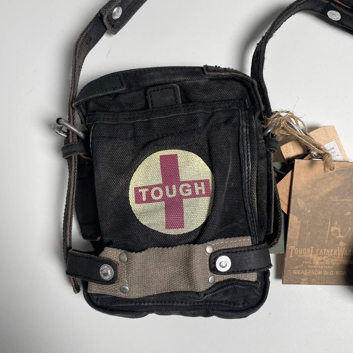 Tough jeansmith 십자가 페인트 미니백 상품이미지3