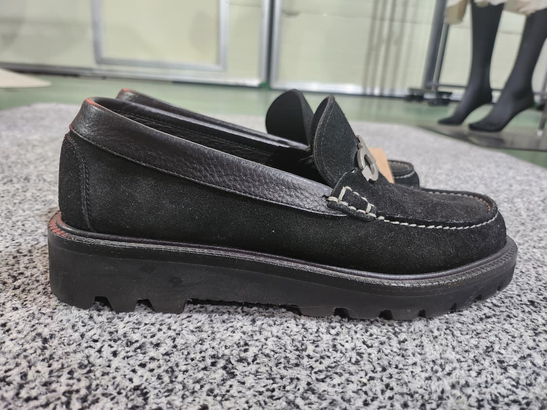 페라가모 간치니 스웨이드 로퍼 상품이미지4