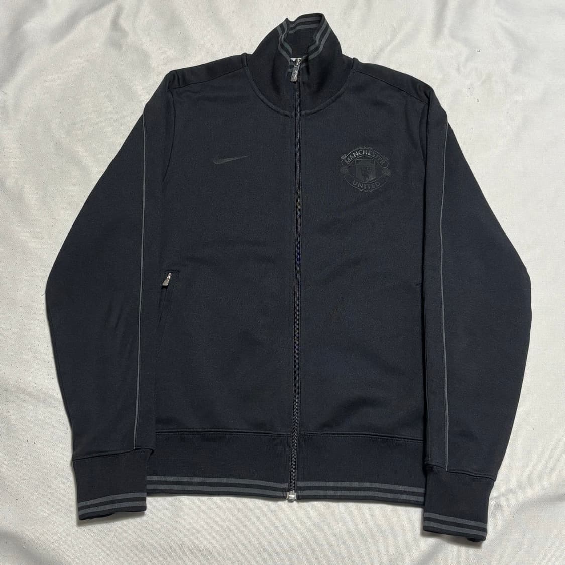 L 나이키 맨체스터유나이티드 블랙 트랙탑 상품이미지2