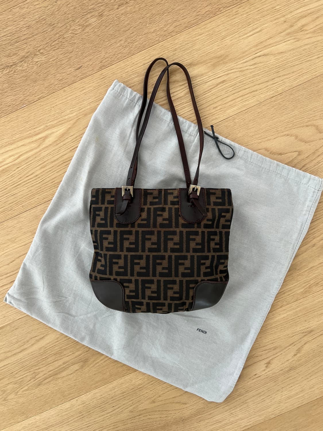 펜디 주키노 FF 로고 캔버스 숄더백 상품이미지10