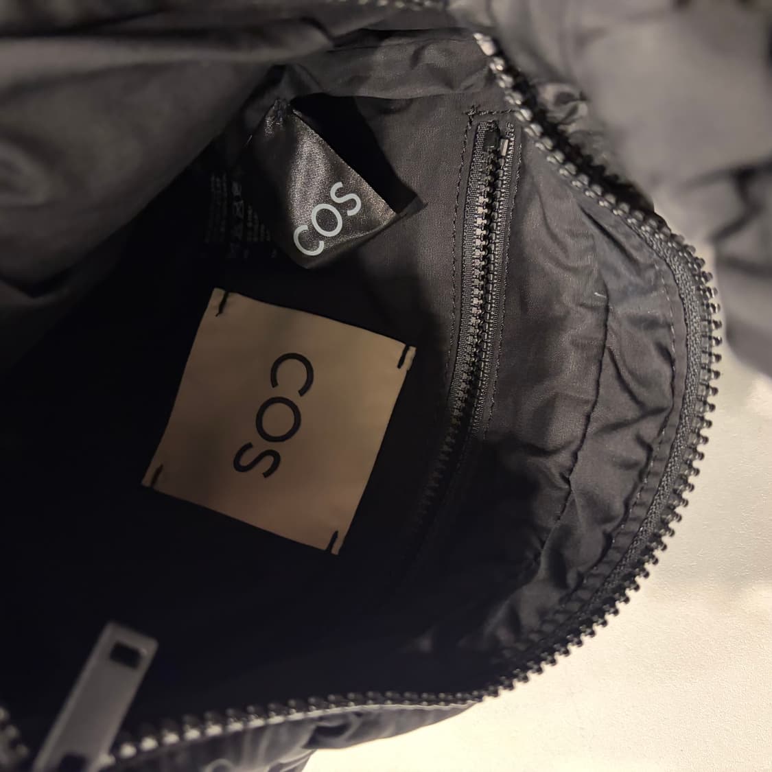 코스 블랙 퀼팅 미니 호보백 숄더백 상품이미지3