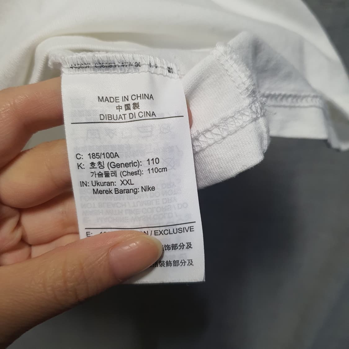 나이키 스우시 백 프린팅 라운드 반팔티  상품이미지4